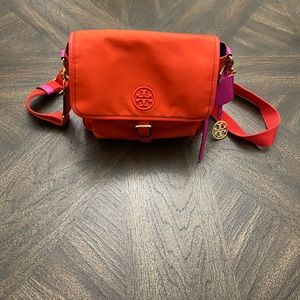 💕Make an offer💕 Tory Burch Perry colorblock nylon crossbody bag.